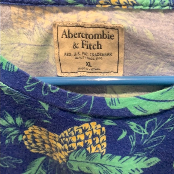 Abercrombie and Fitch tee Size XL - Picture 2 of 3